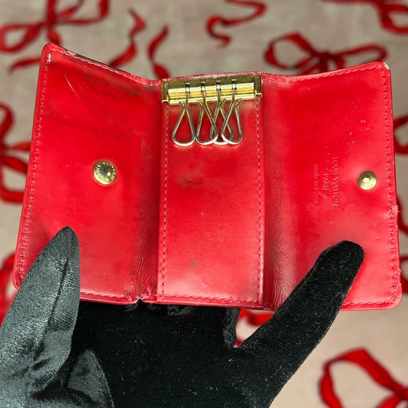 Louis Vuitton Pomme D’Amour Monogram Vernis Multicles 4 key holder - Picture 8 of 8
